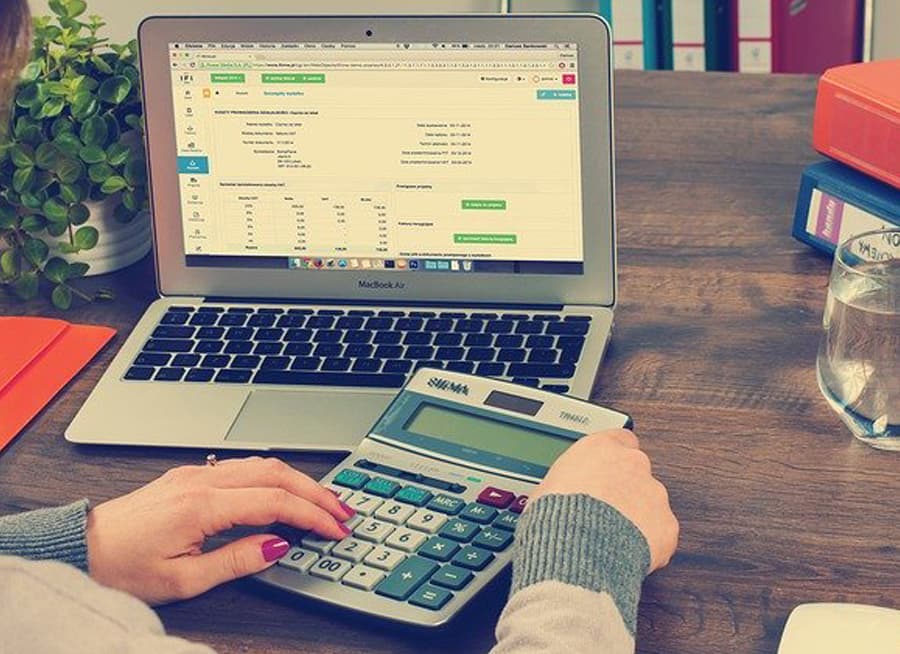 أهم 5 فوائد لحضور دورات المحاسبة أونلاين