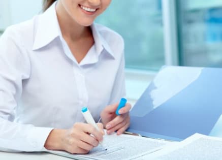 لماذا يحتاج سوق العمل إلى خريجي دورة السكرتارية التنفيذية وإدارة المكاتب؟